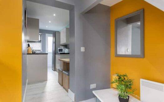 Town Centre Town House (Free Parking and WiFi)