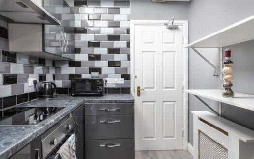 City Centre (WiFi, Smart TV, Free Parking)