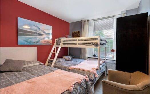 City Centre (WiFi, Smart TV, Free Parking)