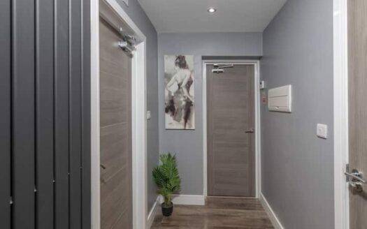Darlington West End Penthouse Beautiful Gardens