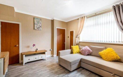 Newcastle House with Free Parking and Gardens