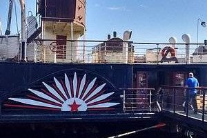 free-ship-to-walk-around